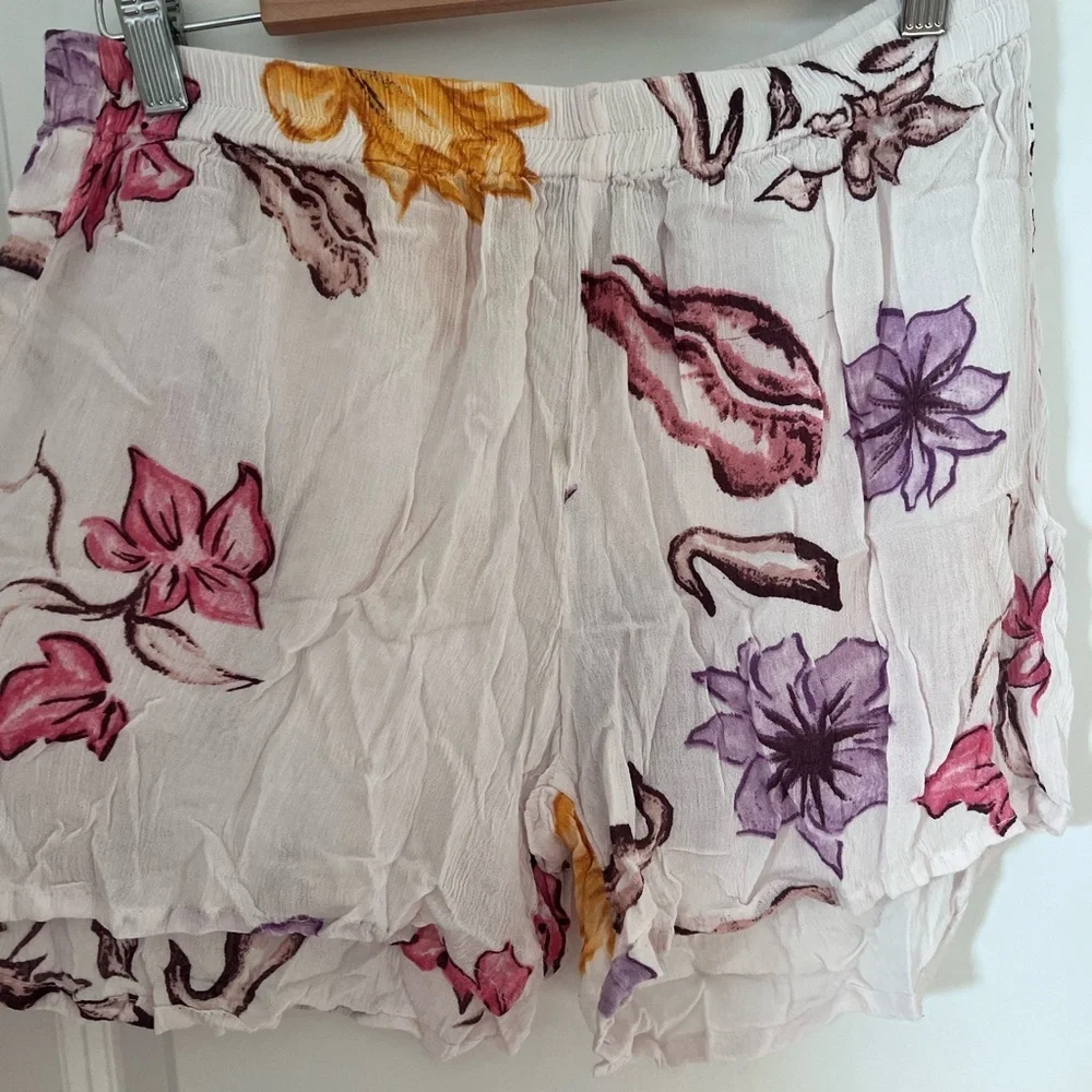 Floral Tie-Front Top / Short beachwear Set Size Large - Picture 6 of 8